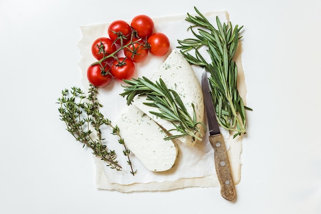 Świeże składniki i deska serów